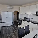 Appartement Black And White Karlovo