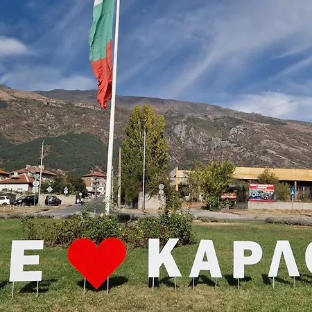 Black And White شقة كارلوفو