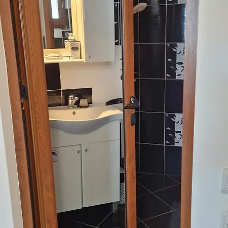 شقة Black And White *