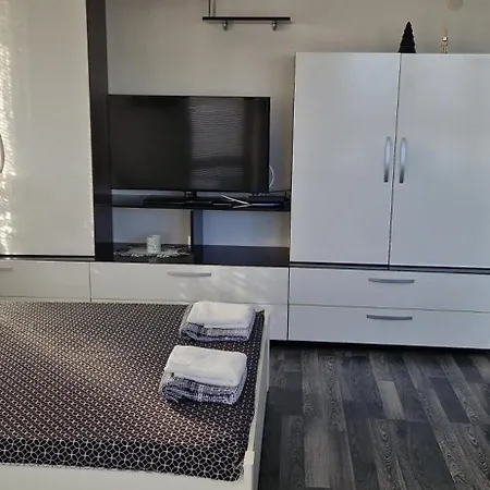 Black And White Karlovo