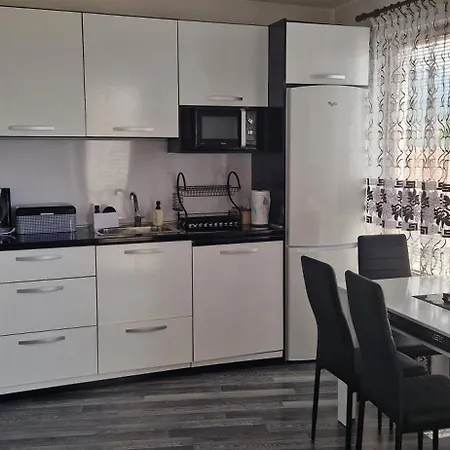 Black And White Karlovo