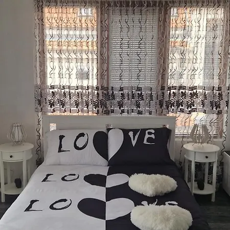 Apartament Black And White Karlovo