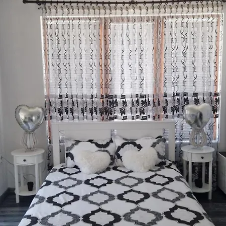 Black And White Apartament