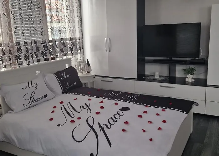 Апартамент Black And White