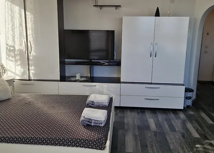 Black And White Карлово