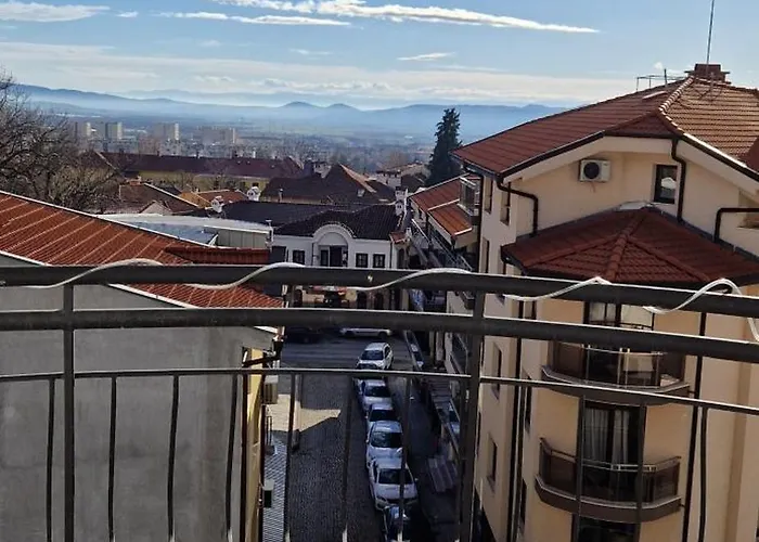 Апартамент Black And White *