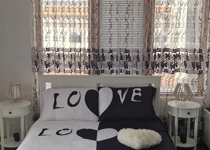 Апартамент Black And White Карлово