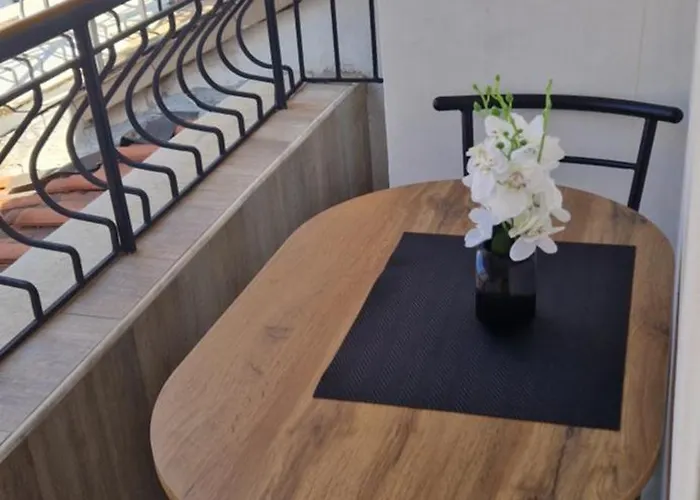 Апартамент Black And White